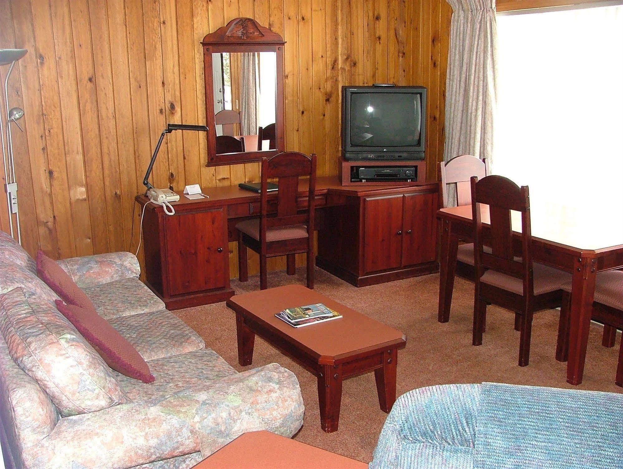 The Cedarwood Inn & Suites Сидней Экстерьер фото
