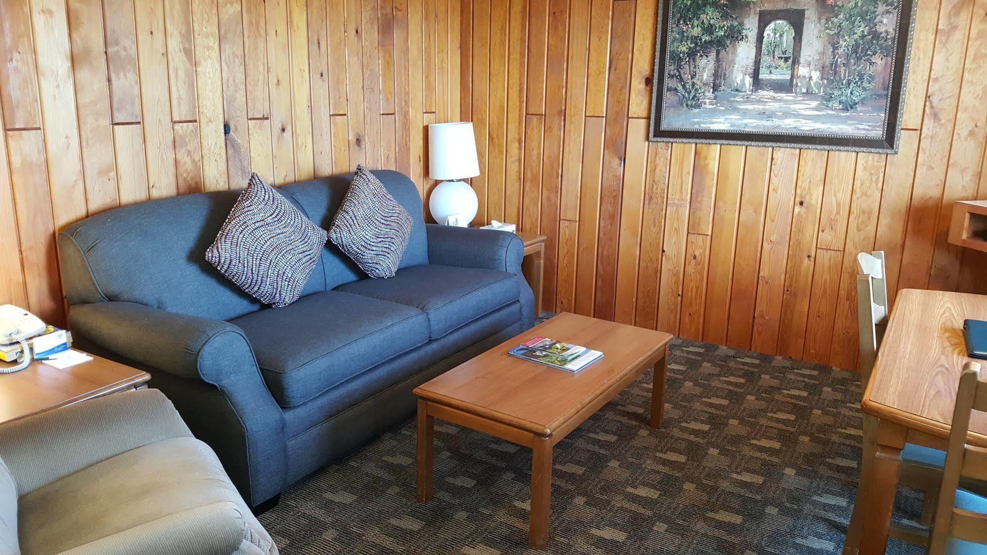 The Cedarwood Inn & Suites Сидней Экстерьер фото