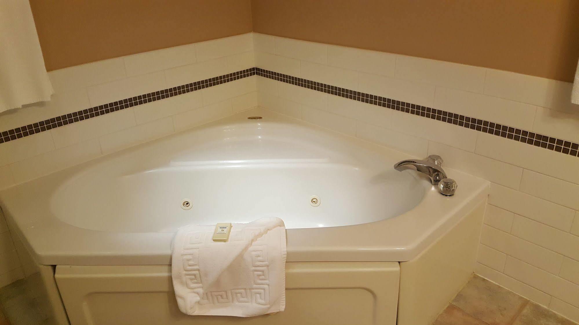 The Cedarwood Inn & Suites Сидней Экстерьер фото